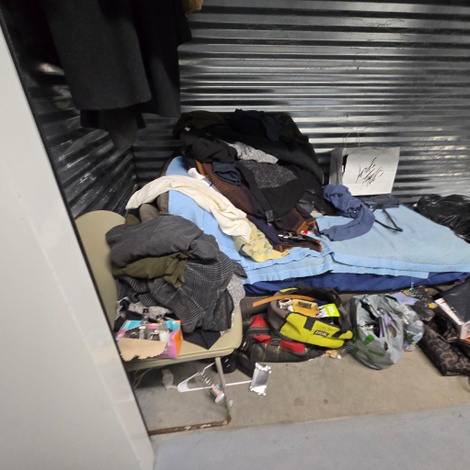 Storage unit 10 x 10 — Extra Space Centre St