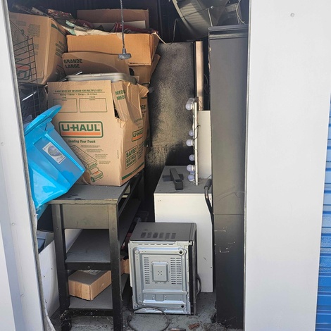 Storage unit 10 x 10 at Purely Storage - Bakersfield